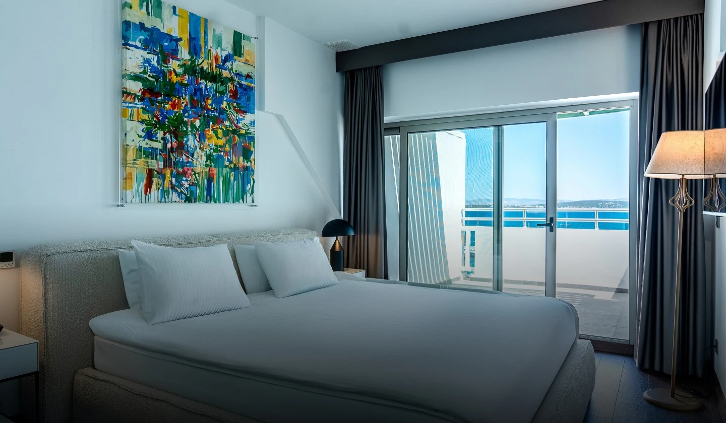 Altın Yunus Hotel & Spa — Sea-view hotel room