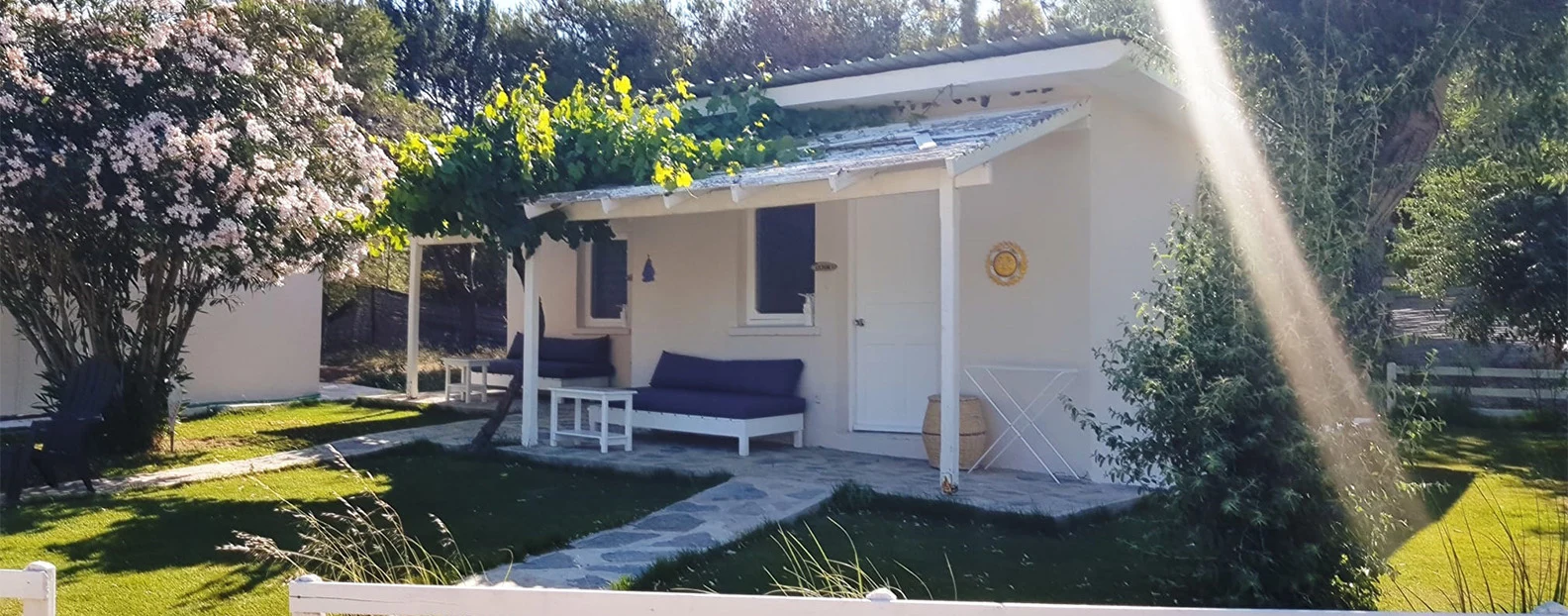 Accommodation garden and entrance
