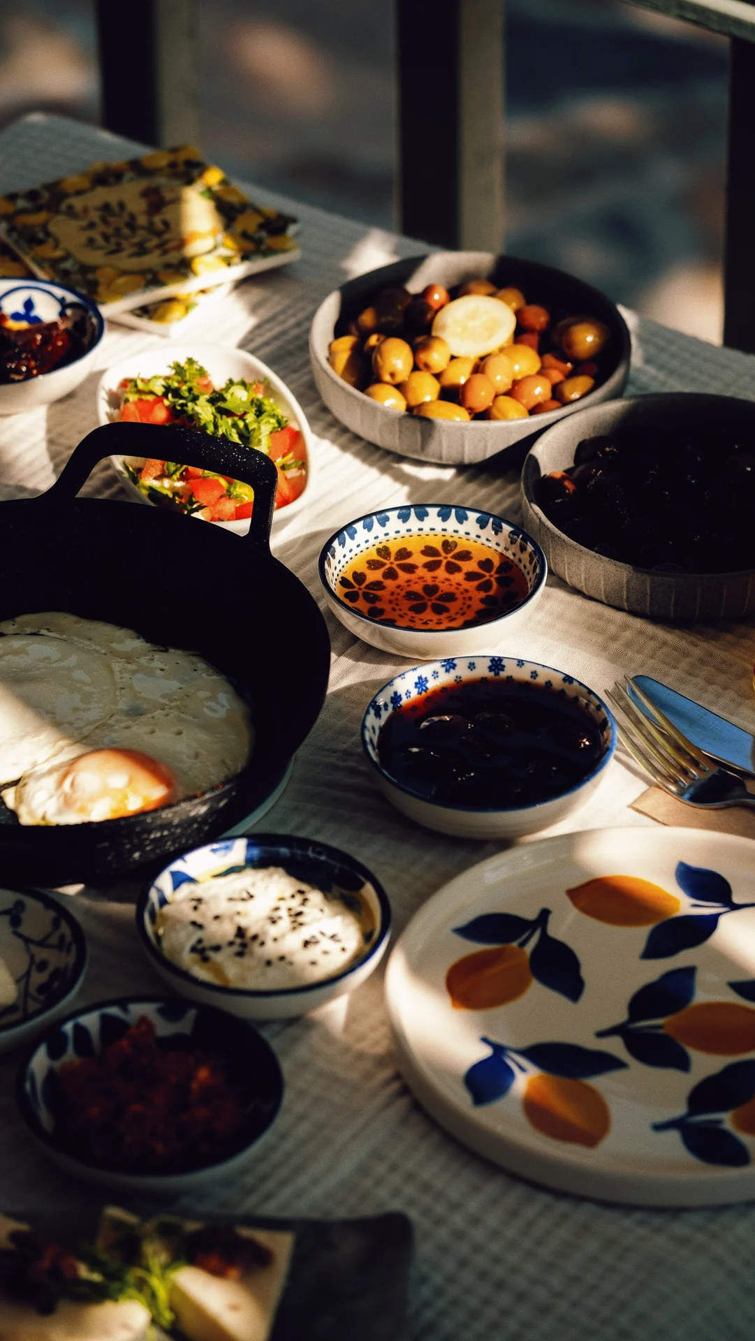 Herakles 1850 — Breakfast spread