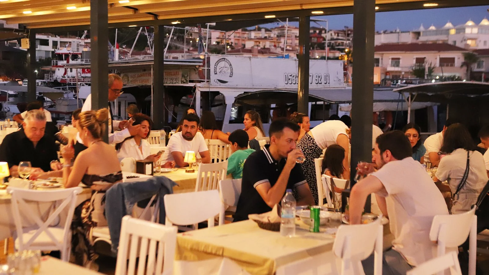 Taş Plak Dalyan — Speisebereich des Restaurants in Dalyan