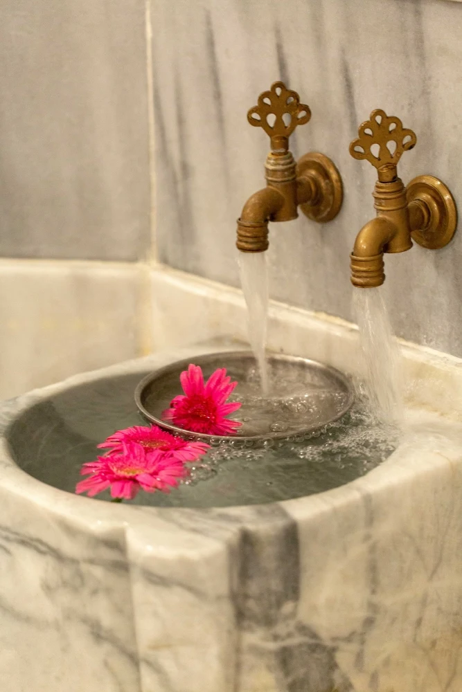 Palmet Spa — Altın Yunus — Hamamın mermer kurnası