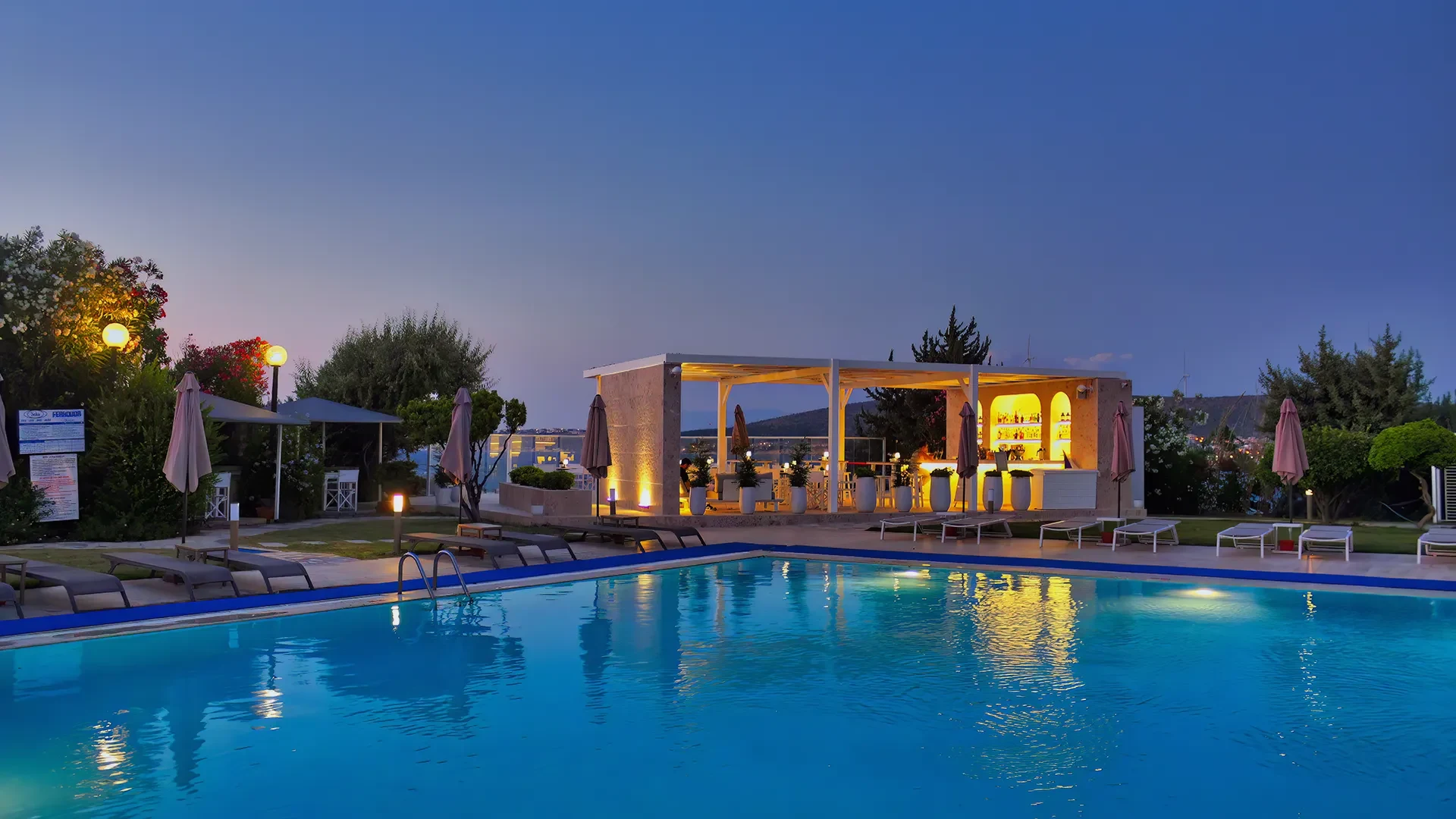 Babaylon Hotel — Pool area in the evening