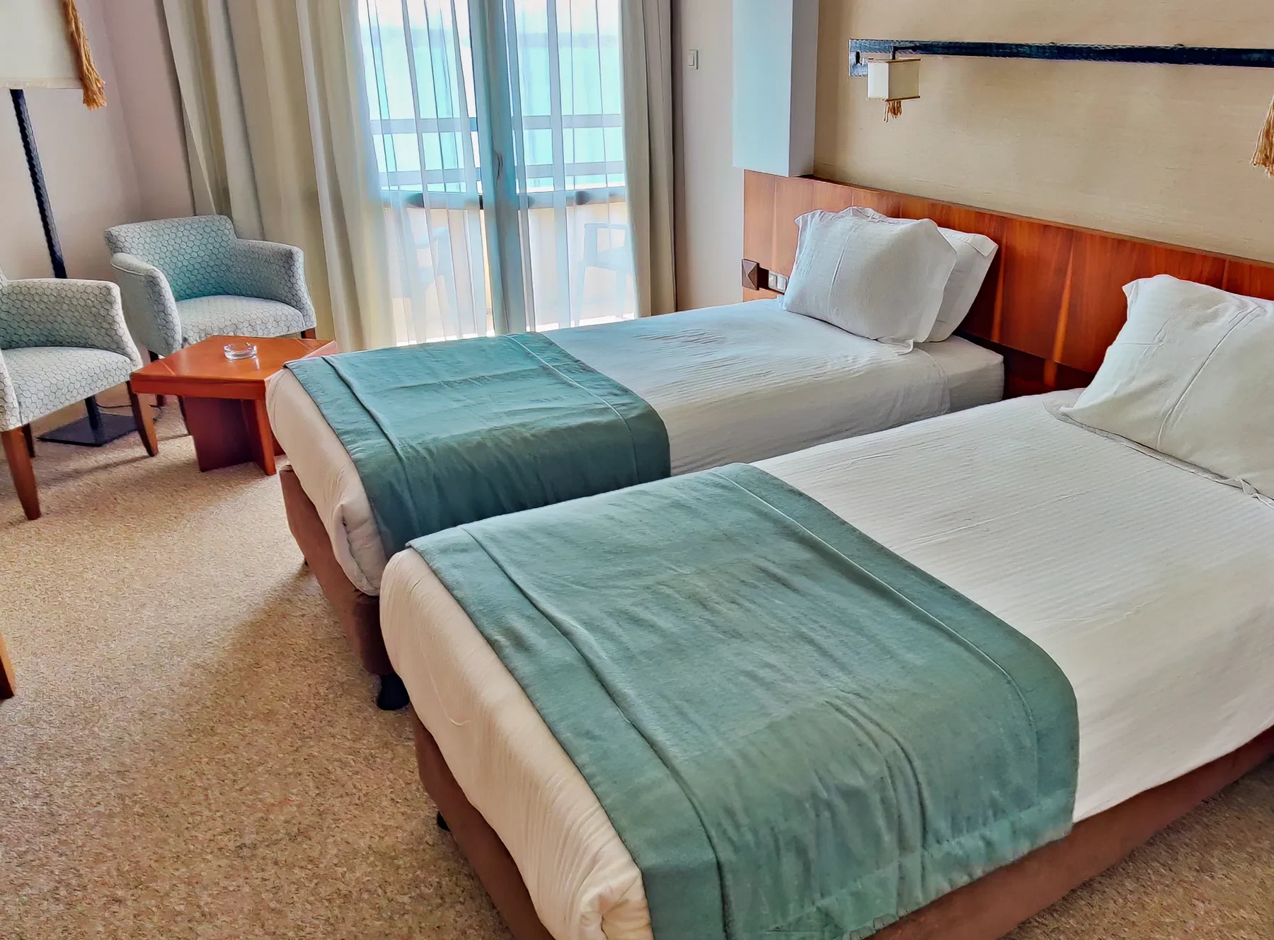 Babaylon Hotel — Guest room with balcony